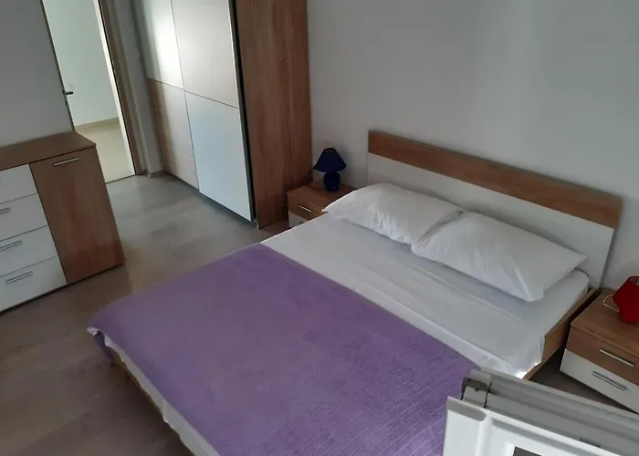 Apartment Apartman - Trosoban Sukošan