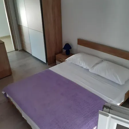 Apartment Apartman - Trosoban Sukosan