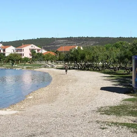 - Trosoban Apartment Sukošan