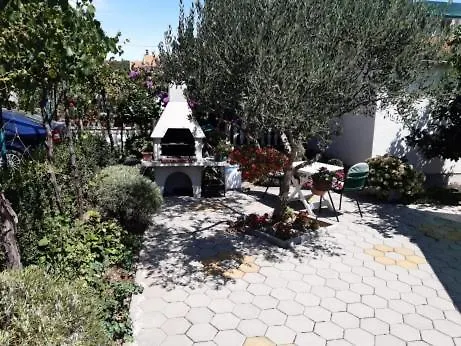 - Trosoban Apartment Sukošan