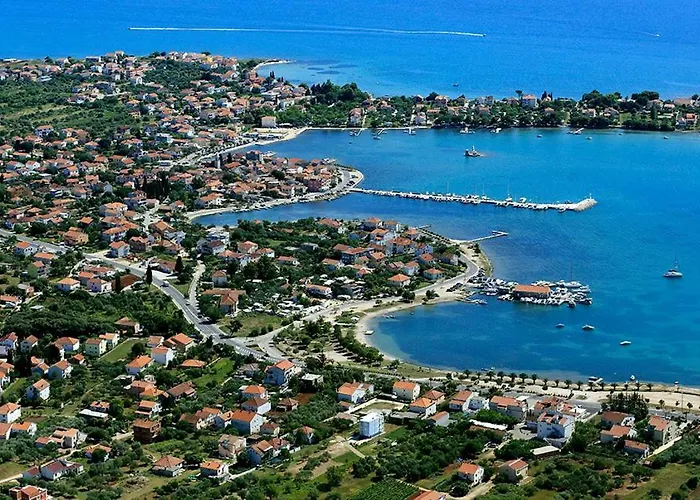 - Trosoban Apartment Sukošan